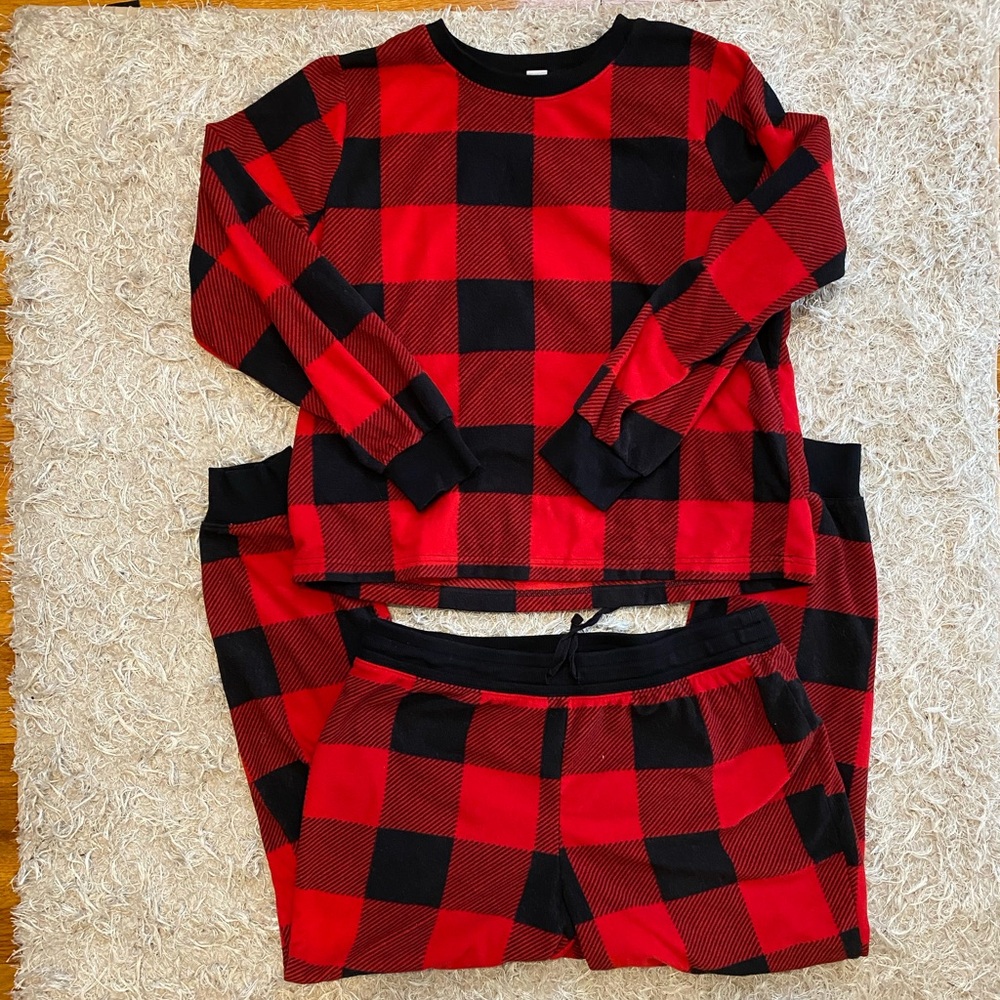 Woman’s large fleece Buffalo plaid PJs, EUC